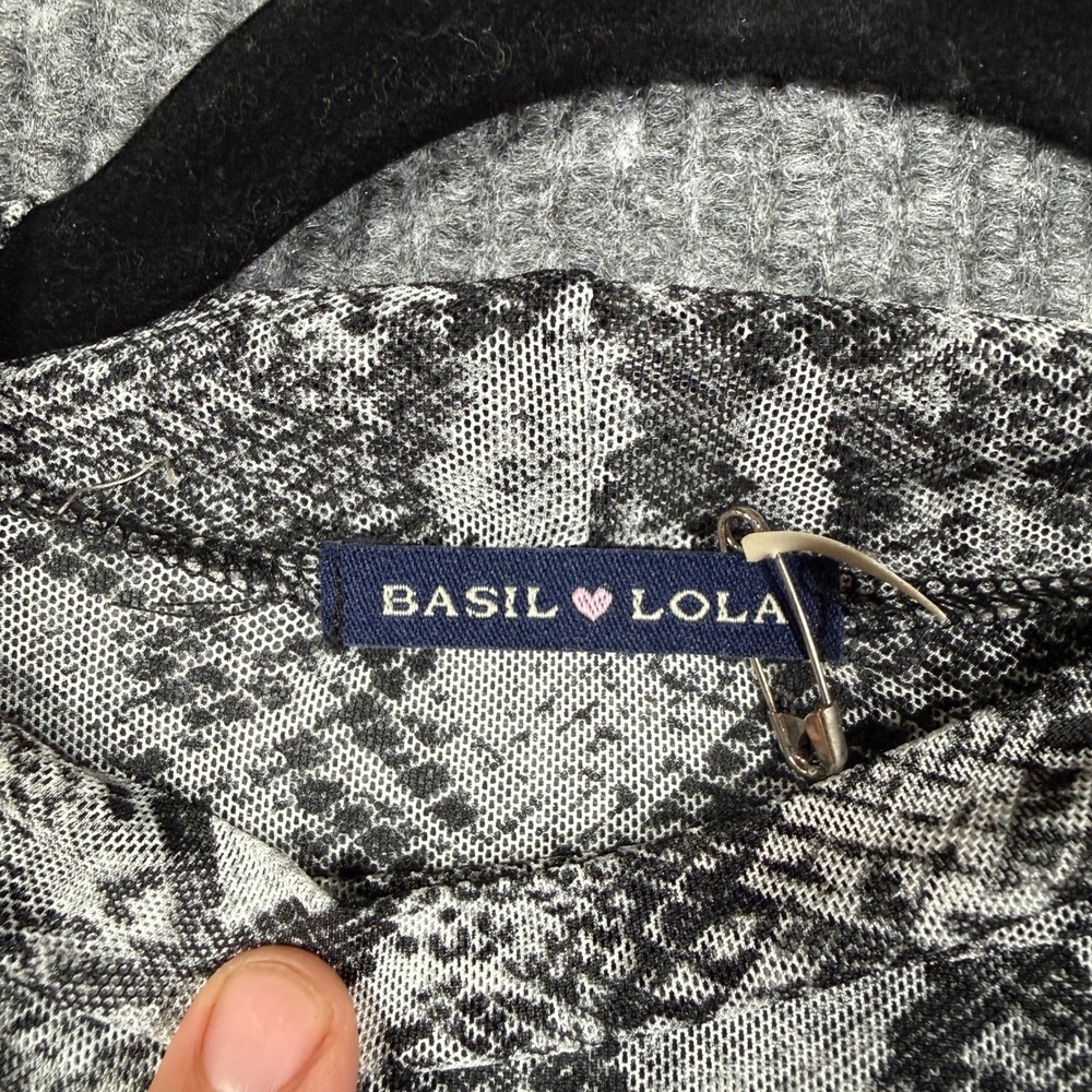 NWOT Basil & Lola Womens Gray Snakeskin Mesh Sheer Long Sleeve Top Crew Neck XS - Picture 4 of 6